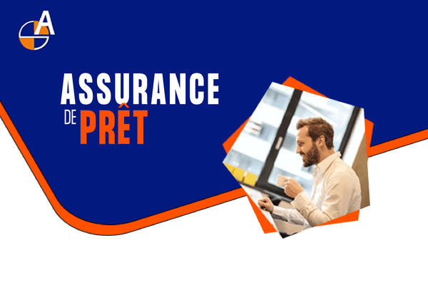 Image d'un homme qui fait un comparatif assurance de crédit en ligne