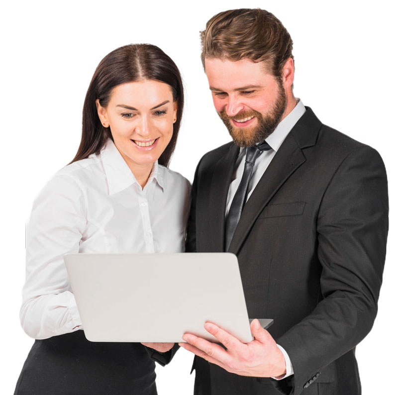 Des courtiers en assurance et finance en ligne qui consultent les dossiers clients